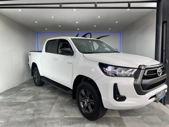TOYOTA HILUX 2.8 D-4D TURBO DIESEL CD SR 4X4 AUTOMÁTICO